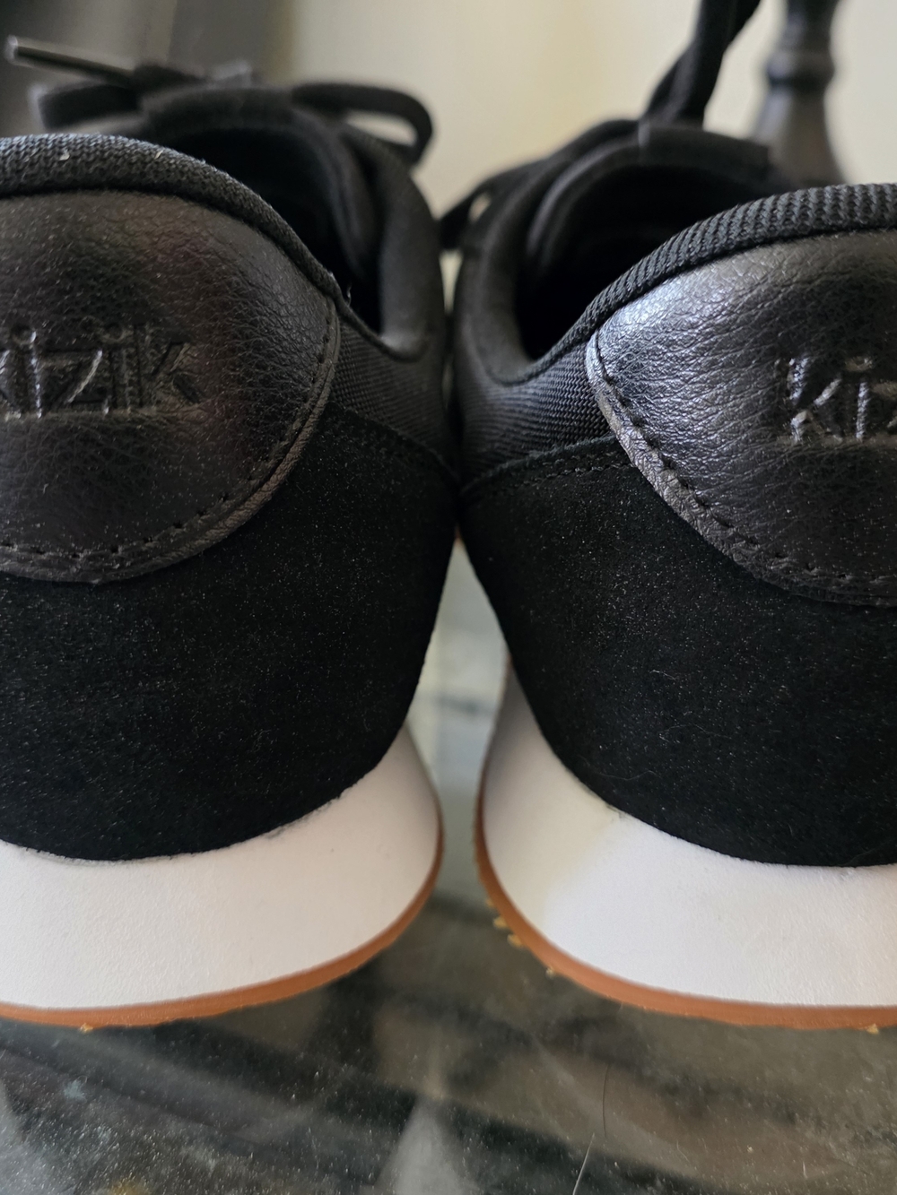 Kizik Woman's Sneakers 9.5 - Picture 2 of 4